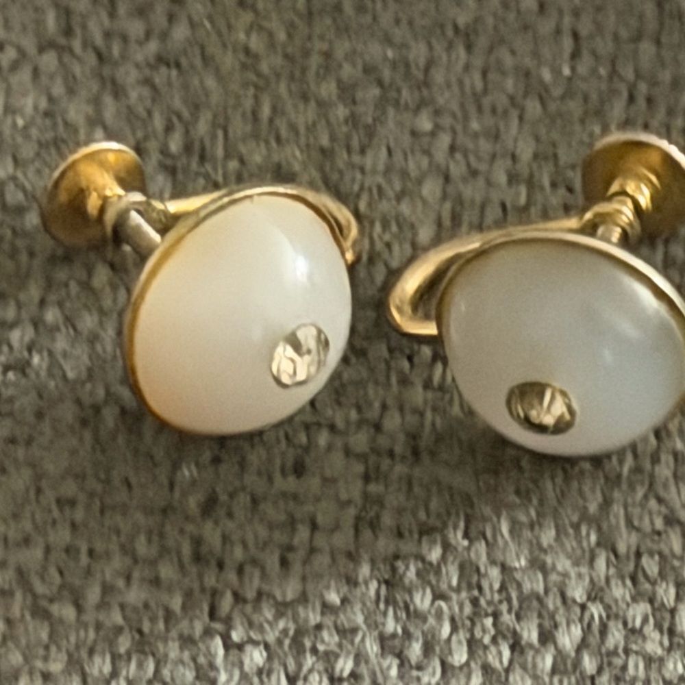 Chic Gold faux pearl stud clip on earrings vintage mid century